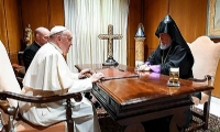 ​Katolikos Aram I ve Roma Papası, Vatikan`da bir araya geldi, görüşme 30 dakika sürdü