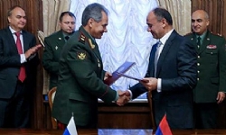 Ermenistan ve Rusya Savunma Bakanları bir araya geldi