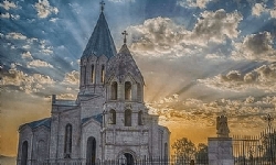 ​Rusya Ermenileri Birliği Başkanı’nın girişimiyle “Karabağ Kiliselerini Kurtarın” filmi çekildi