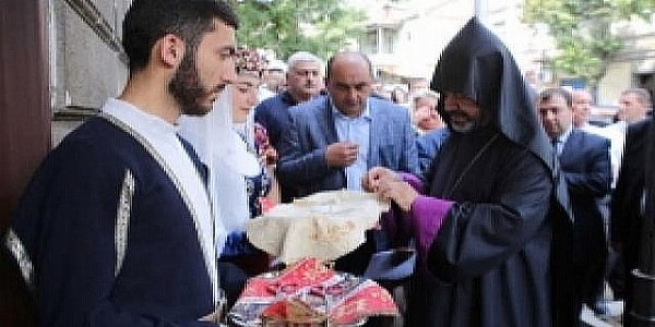 ​Ermeni yazar Hovhannes Tumanyan`ın Tiflis`teki Evi, Kültür Merkezi olarak yeniden açıldı