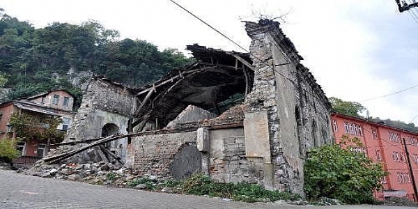 Tarihi Kilise Yıkılma Tehlikesiyle Karşı Karşıya