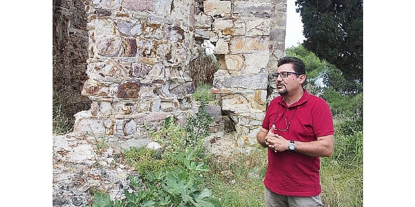 Defineci terörü! Tarihi manastırı delik deşik ettiler