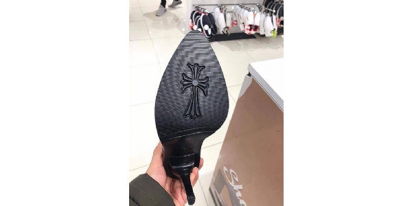 Ünlü Türk mağazası dini değerlere hakaretten kapatıldı