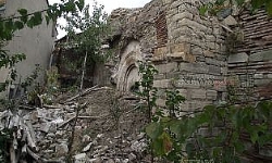 Van depreminden Varaga manastırı zarar gördü