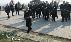 Ermenistan cumhurbaşkanı Yerablur Panteonunu ziyaret etti
