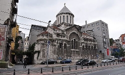 Restore Edilen Ermeni Kilisesi Ayinle Açıldı