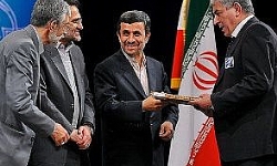 Ermeni bilim adamları İran’da «Yılın Kitabı» ödülünü kazandılar