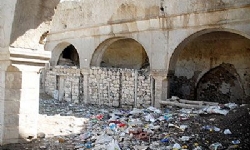 Batman`ın Yenipınar Köyü`nde bulunan 11. yüzyıldan kalma Ermeni Kilisesi çöplük olarak kullanılıyor 