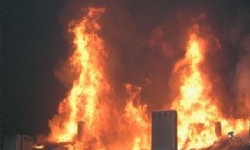 Beyoğlu`nda Surp Asdvadzodzin Ermeni Katolik Kilisesi bitişiğindeki dört katlı binada yangın çıktı.