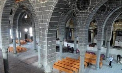 Diyarbakır Sp.Giragos Kilisesinde 97 yıl sonra tekrar konser gerçekleşti
