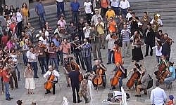 Yerevan`da `Flashmob`*la Ermenistan Milli Marşı (VIDEO)