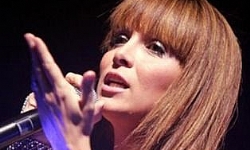 Fransız şarkıcı Hélène Ségara Ermenistan’da konser verecek
