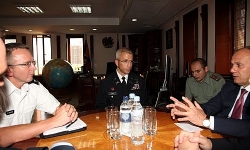 ABD Askeri ataşesi Ermenistan Savunma Bakanlığı Yönetim Kompleksinde