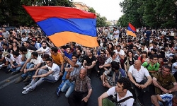 Ermenistan`da Polisten Eylemcilere Müdahale