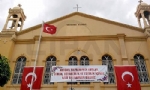 Hristiyan vatandaşlardan Türk bayraklı, pankartlı bayram mesajı