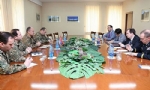 Ermenistan Savunma Bakanı, ABD’nin Yerevan Büyükelçisi’ne Bakü’nun Savaş Suçlarını Sundu