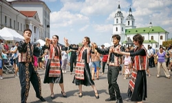 Beyaz Rusya`da Ermenilere Özel Altın Kayısı Başlıklı Festival Düzenlendi