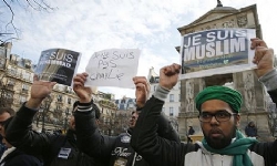 Fransa’da Müslümanlar Ayine Hristiyanlar Cuma Namazına Katıldı