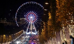 Paris`te Noel Heyecanı Başladı