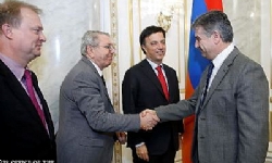  Başbakan AK Parlamenterler Meclisi Gözlem Komisyonu Ermenistan Raportörlerini Kabul Etti
