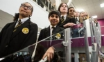 İngiltere`de Müslüman Aileler Çocuklarını Katolik Okullarına Yoluyor