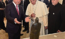 Vatikan’da Grigor Narekatsi’nin anıtının yerleşme çalışmaları sona erdi