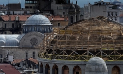 ​Taksim Camii ile Aya Triada Rum Kilisesi aynı karede görüntülendi