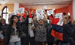 Türkiye`deki Ermenistanlılar Sarkisyan`ı protesto etti