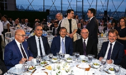 ​Başbakan Yardımcısı Çavuşoğlu, Cemaat Vakıfları`nın iftarına katıldı
