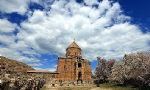 Akhtamar Adası’ndaki Ermeni Surp Haç kilisesinde 3 yıl aradan sonra ayin