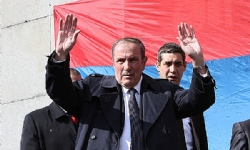 ​Ermenistan`ın ilk Cumhurbaşkanı Levon Ter-Petrosyan, 1 Mart olaylarına ilişkin tanıklık yapmaya haz