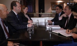 ​Ermenistan Dışişleri Bakanı New York’ta Amerikan Yahudi Komitesi temsilcileriyle görüştü
