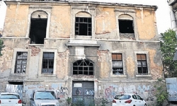 ​İstanbul`daki tarihi Khorenyan Ermeni ilkokolu restore edilerek otele dönüştürülebilir