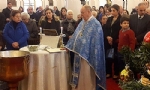 ​İskenderun Ortodoks Kilisesi’ndeki Vaftiz Bayramında Takdis Edilen Sular Cemaate Dağıtıldı