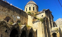 Ermeni tarihi Oşavank Kilisesi Erzurum Valisi tarafından Gürcü mirası olarak tanıtıldı