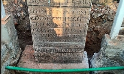 Madras’taki Ermeni Köprüsü’nün tarihini anlatan üç dilli anıt yeniden restore edildi