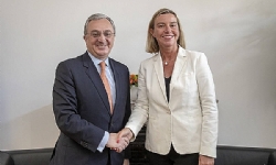 ​Ermenistan Dışişleri Bakanı Federica Mogherini ile Karabağ meselesini konuştu
