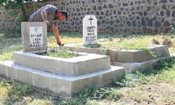 90 yıldır Ermeni mezarlığını koruyor