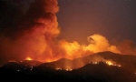 ​Ermenistan vatandaşları köylerine doğru gelen ateşi söndürmek için Nahçıvan’a girdiler