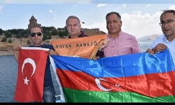 ​Akdamar Adasındaki kara haç indirilmelidirKara haç Van ve sözde büyük Ermenistan hayali için önemli