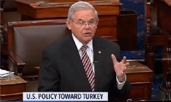 Ermeni Soykırımı karar tasarısının hazırlayıcı Senatör Menendez gözyaşlarını tutamadı