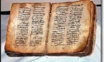 Otomobilde Ermenice ve İbranice yazılı kitap ele geçirildi