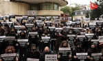 ​Fransa`daki Ermeniler Türkiye`nin Paris Büyükelçiliği önünde protesto eylemi düzenledi
