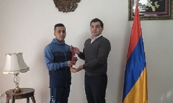 İranlı sporcudan Karabağ`da şehit düşen Ermeni atletin ailesine büyük jest