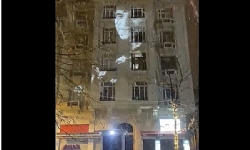 Dink`in önünde vurulduğu binanın duvarında güvercinler uçuyor