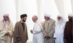 Pope Francis urges Iraq’s Muslims, Christians to unite for peace