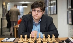 ​ABD Erkekler Satranç Şampiyonası`nın önde gelenlerden biri Samuel Sevian