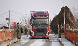 Ermenistan, Türkiye`ye insani yardım taşıyan yeni TIR`lar gönderdi