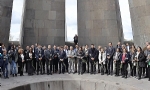 ​Fransız heyeti Ermeni Soykırımı Anıtını ziyaret etti